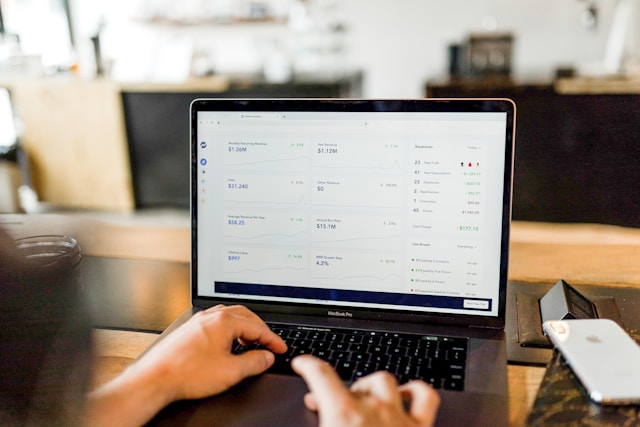 Business dashboard pada laptop